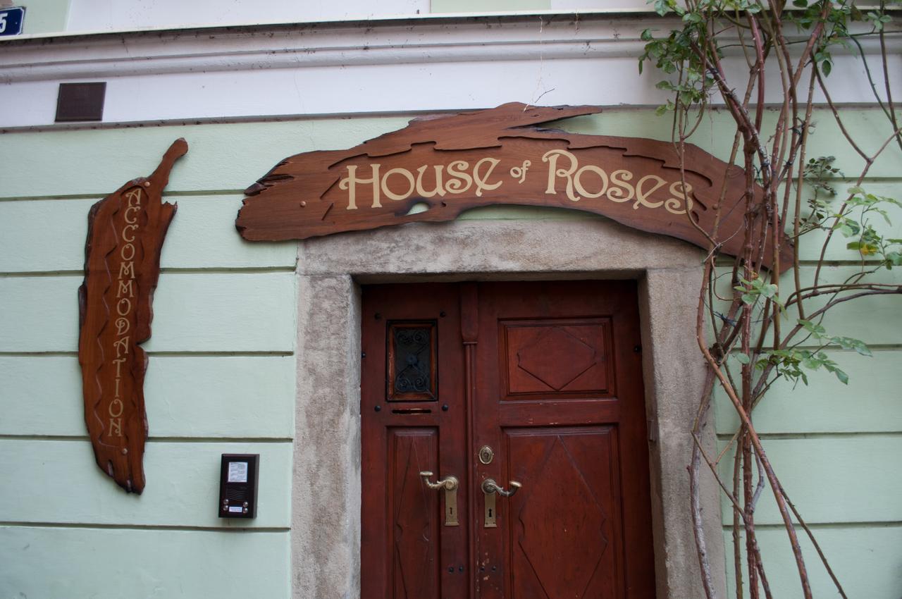 House Of Roses Apartment Kutna Hora Bagian luar foto