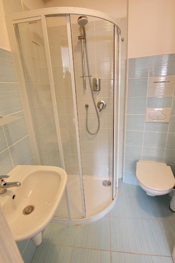House Of Roses Apartment Kutna Hora Bagian luar foto