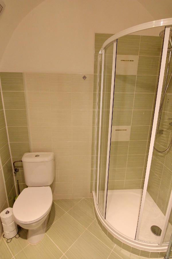 House Of Roses Apartment Kutna Hora Bagian luar foto